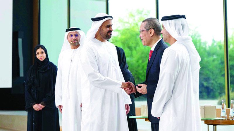 الامارات | ذياب بن محمد يشهد محاضرة حول مستقبل التكنولوجيا الخضراء
