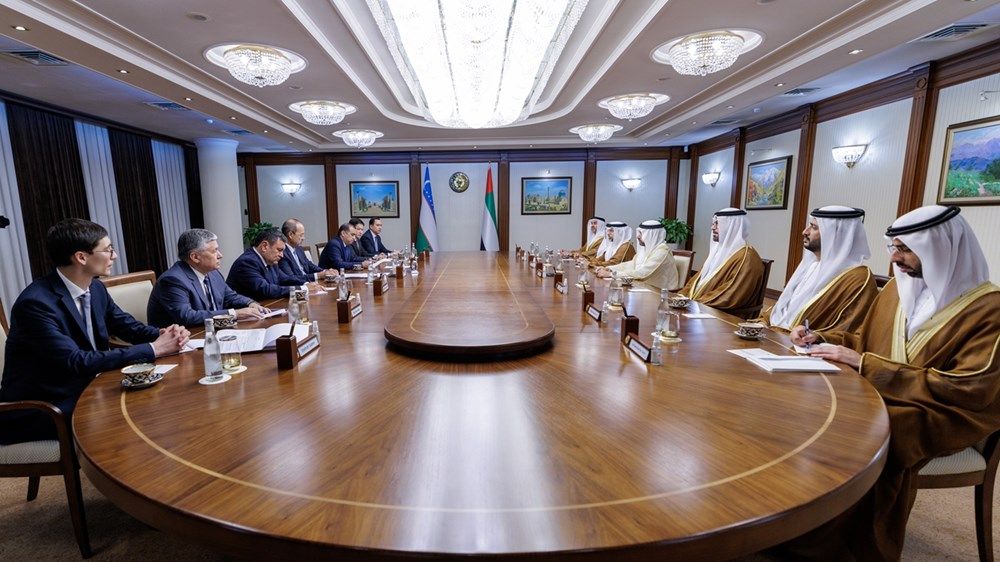 حمدان بن محمد يلتقي رئيس وزراء أوزبكستان