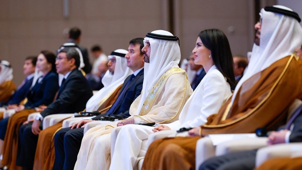 حمدان بن محمد يشهد جانباً من أعمال خلوة التبادل المعرفي الحكومي بين الإمارات وأوزبكستان