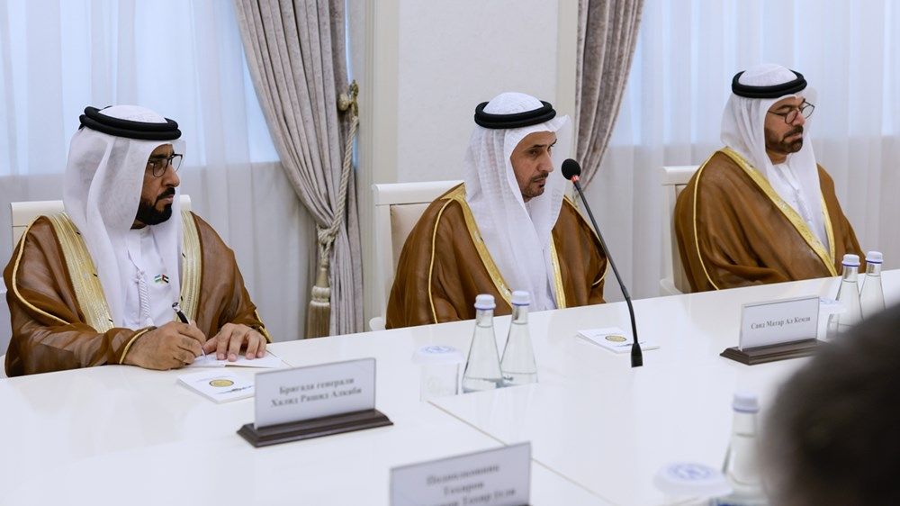 حمدان بن محمد يبحث مع وزير الدفاع الأوزبكي سبل تعزيز التعاون المشترك