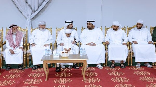 حمدان بن محمد يقدم واجب العزاء في شهداء الوطن