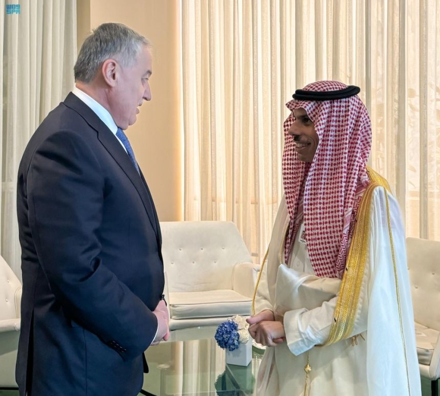 وزير الخارجية يوقع مذكرة مع نظيره الطاجيكي بشأن تأشيرة الإقامة القصيرة