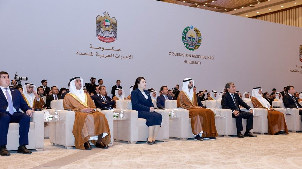 حمدان بن محمد يشهد جانباً من أعمال خلوة التبادل المعرفي الحكومي بين الإمارات وأوزبكستان