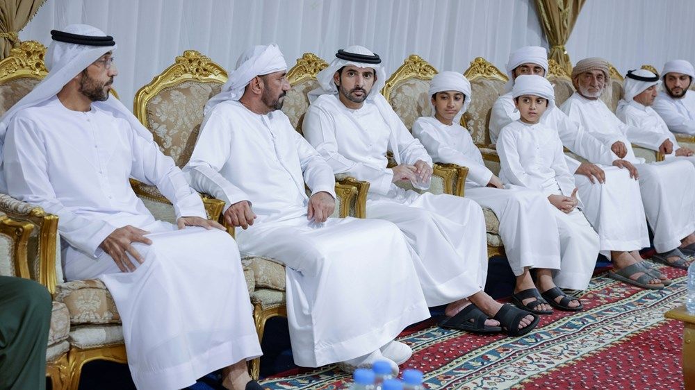 حمدان بن محمد يقدم واجب العزاء في شهداء الوطن