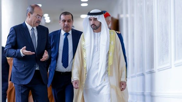 حمدان بن محمد يلتقي رئيس وزراء أوزبكستان