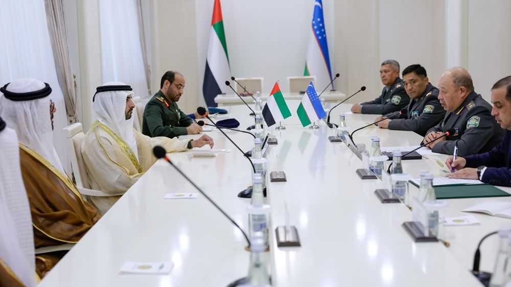 حمدان بن محمد يبحث مع وزير الدفاع الأوزبكي سبل تعزيز التعاون المشترك