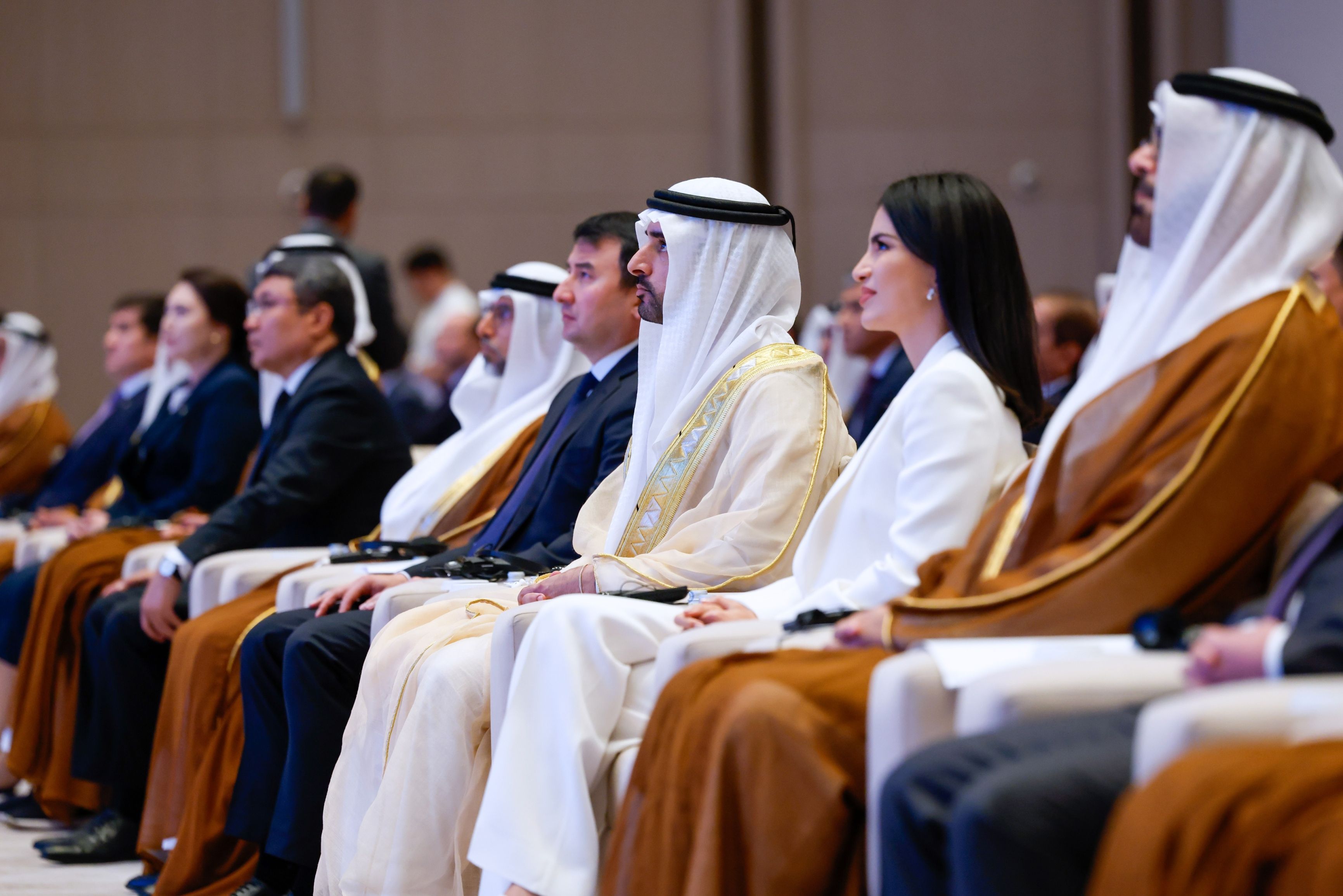 الامارات | حمدان بن محمد: الإمارات بقيادة محمد بن زايد ومحمد بن راشد حريصة على ترسيخ علاقات تعاون وشراكات متوازنة وفاعلة مع الدول الشقيقة والصديقة