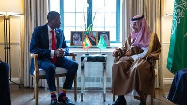 الخليج اليوم .. وزير الخارجية السعودي يلتقي رئيس وزراء غرينادا