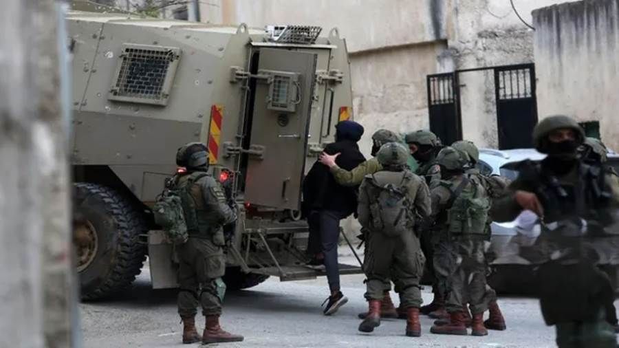 قوات الاحتلال الإسرائيلي تعتقل 40 فلسطينيًا في الضفة الغربية