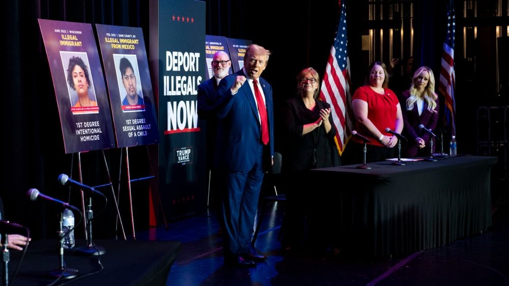 بسبب اللجوء والهجرة.. ترامب: هاريس "مختلة عقلياً"