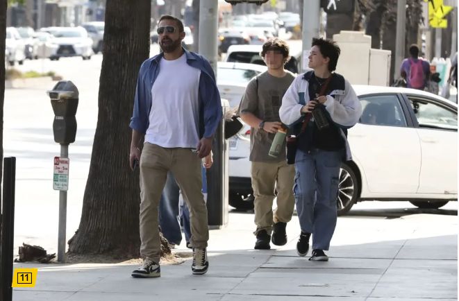 بن أفليك وابنته يتسوقان لشراء أزياء الهالوين وسط إجراءات طلاقه من جينيفر لوبيز