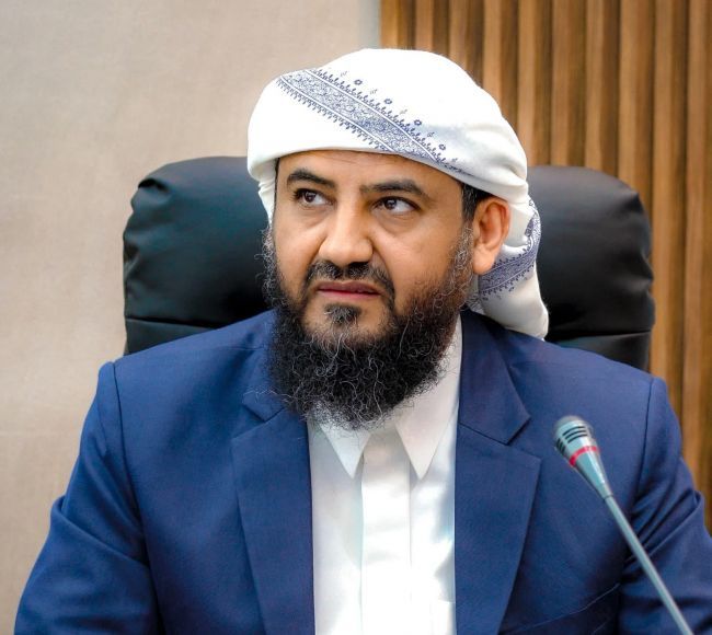 المحرمي يمنع الجبايات غير القانونية في النقاط الأمنية