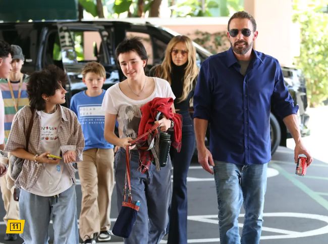 بن أفليك وابنته يتسوقان لشراء أزياء الهالوين وسط إجراءات طلاقه من جينيفر لوبيز