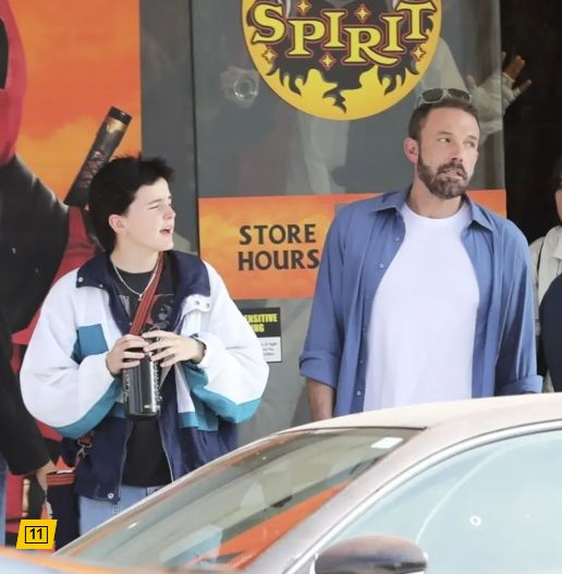 بن أفليك وابنته يتسوقان لشراء أزياء الهالوين وسط إجراءات طلاقه من جينيفر لوبيز