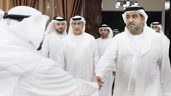 محمد بن حمدان بن زايد وزايد بن حمدان بن زايد والشيوخ يقدمون واجب العزاء في وفاة السيد موسى السيد عبدالرحيم الهاشمي