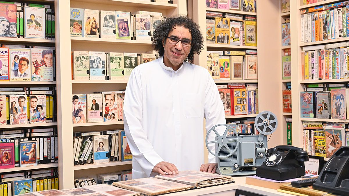 الامارات | «بومايد» يؤسس متحفاً في منزله.. ليعيد الشريط إلى «زمن الطيبين»