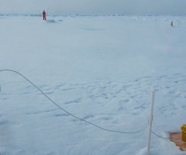 باحثون من "جامعة خليفة" يطورون أجهزة تشغيلية ضمن دراسة علمية في القارة القطبية الجنوبية