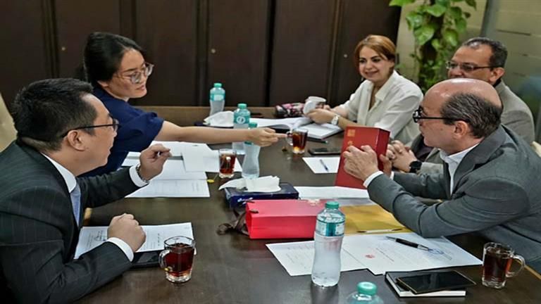 رئيس التنمية الثقافية يلتقي مدير المركز الثقافي الصيني لبحث التعاون المشترك