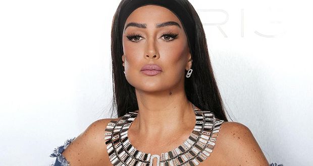غادة عبد الرازق تلفت الأنظار بعقد ألماس.. وسعره خيالي
