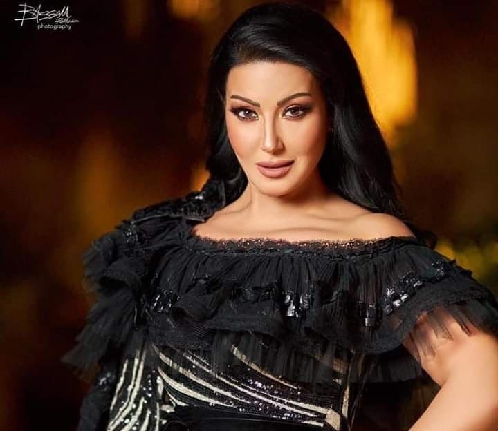 "فخورة إنه جرئ" .. سمية الخشاب تفتح النار على منتقدي " أوراق التاروت "