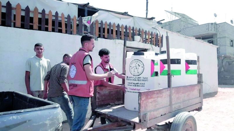 الامارات | الإمارات تزوّد النقاط الطبية في غزة بمياه للشرب