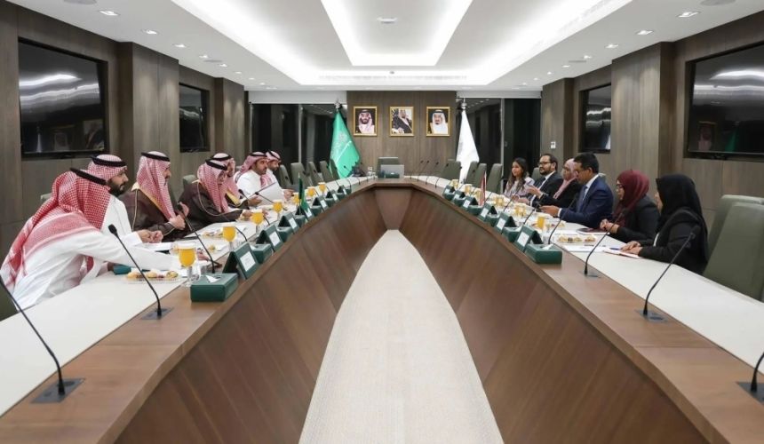 القصبي يوقع مذكرة لتعزيز التعاون التجاري مع وزير التنمية الاقتصادية المالديفي