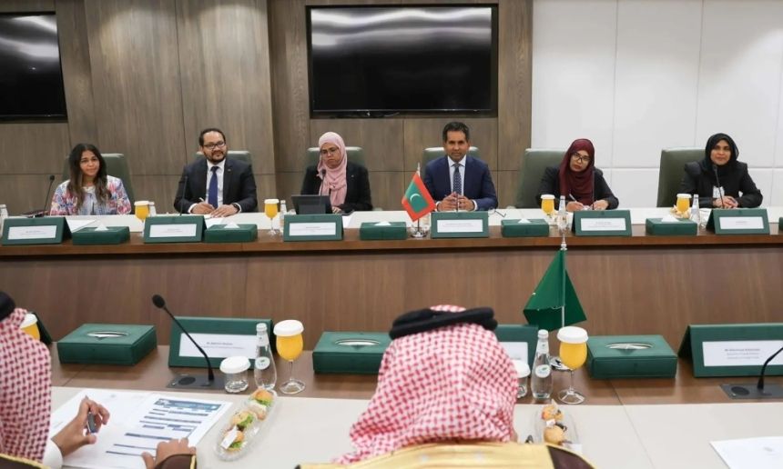 القصبي يوقع مذكرة لتعزيز التعاون التجاري مع وزير التنمية الاقتصادية المالديفي