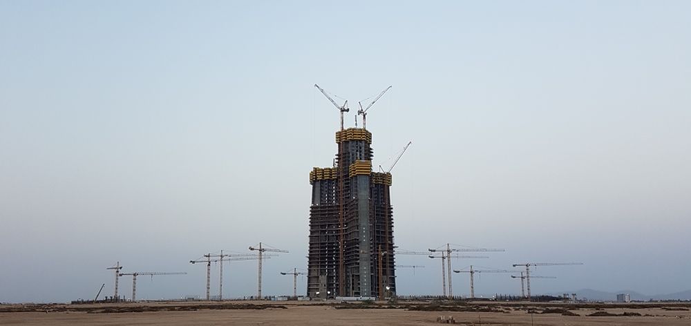 «جدة الاقتصادية» توقع اتفاقية مع مجموعة بن لادن لاستكمال بناء برج جدة