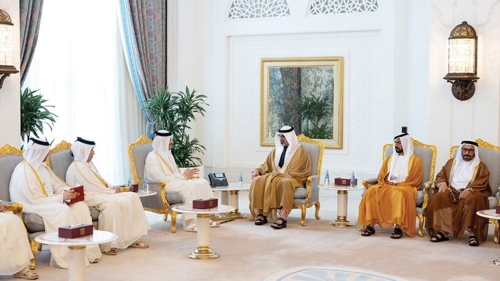 ولي عهد أبوظبي ورئيس مجلس الوزراء القطري: تعزيز التعاون في المجالات الحيوية وذات الأولوية
