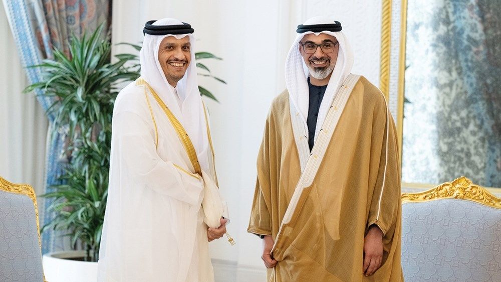 ولي عهد أبوظبي ورئيس مجلس الوزراء القطري: تعزيز التعاون في المجالات الحيوية وذات الأولوية