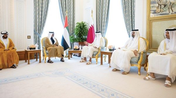 أمير قطر وولي عهد أبوظبي يبحثان سُبل تعزيز التعاون المشترك