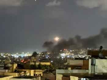 الطيران الاسرائيلي يشن غارات على الضاحية الجنوبية في الرويس والجاموس واندلاع حريق في المكان