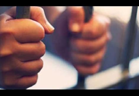 "خلص عليها وقطع جثتها".. إحالة كهربائي للمحاكمة بتهمة قتل ابنته في الجيزة