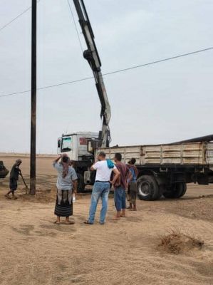 باخبيرة يطلع على اعمال صيانة التيار الكهربائي في حقلي بئر أحمد وناصر