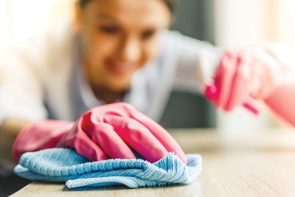 عقوبات على 222 صاحب عمل.. "الموارد البشرية" توقف 36 مكتب استقدام عمالة منزلية