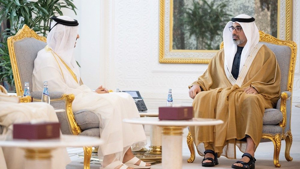 ولي عهد أبوظبي ورئيس مجلس الوزراء القطري: تعزيز التعاون في المجالات الحيوية وذات الأولوية