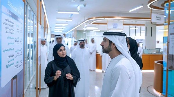 حمدان بن محمد يشهد حفل تكريم الفائزين في "برنامج حمدان بن محمد للخدمات الحكومية"