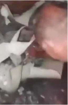 فيديو طريف : أردني يشعل سيجارة بصاروخ ايراني