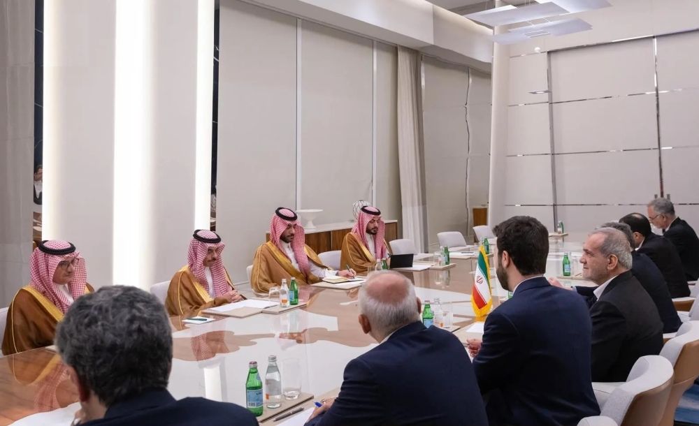 الدوحة.. وزير الخارجية يبحث مستجدات الأوضاع مع الرئيس الإيراني