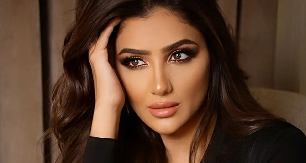 ما سبب تواجد مي عمر في باريس؟