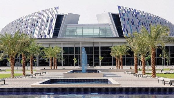 جامعة الإمارات تحتفي بالطلبة الجدد في الطب البيطري