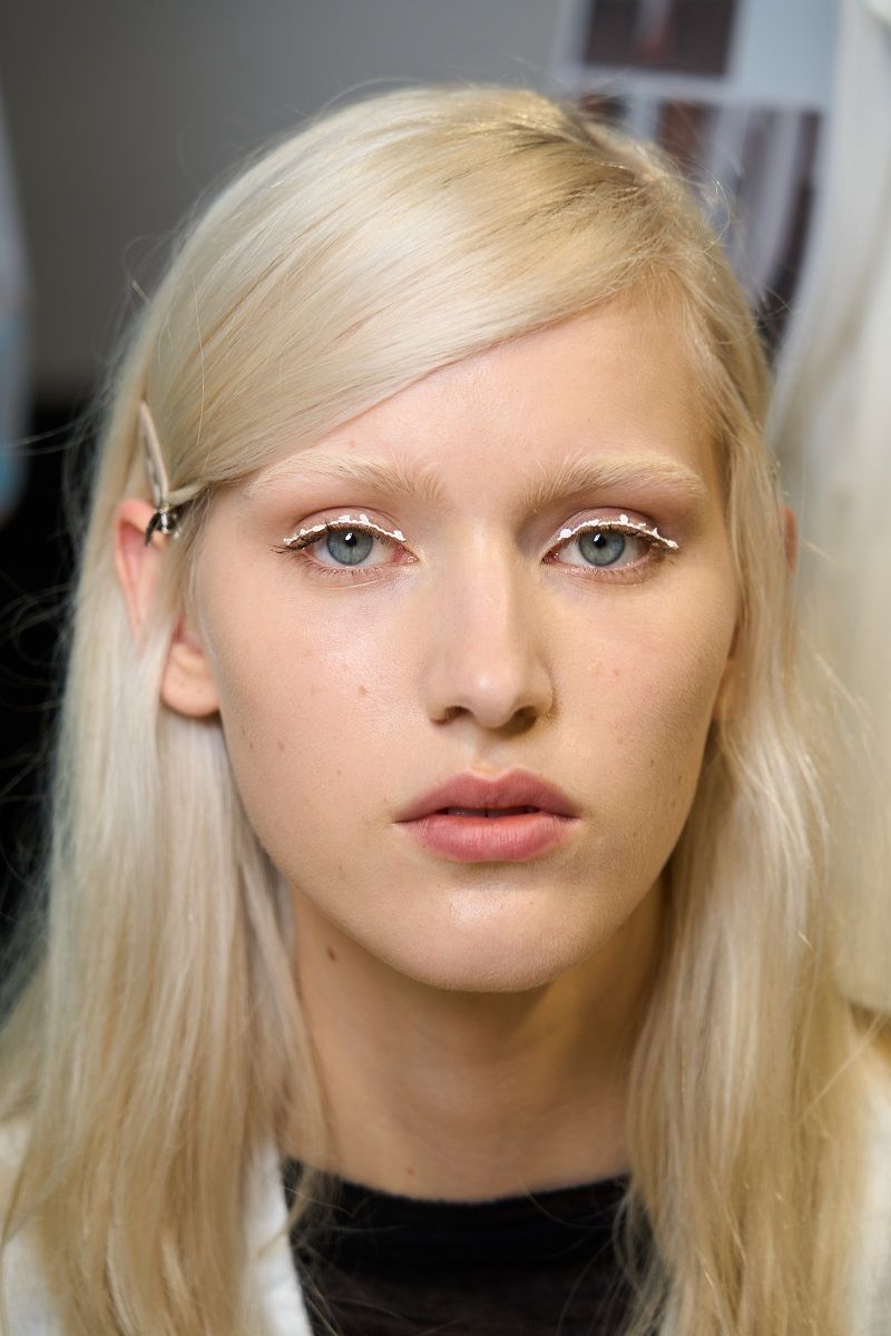 أجدد صيحات جمالية من أسبوع الموضة في باريس لربيع وصيف 2025.. مكياج العيون الأبرز