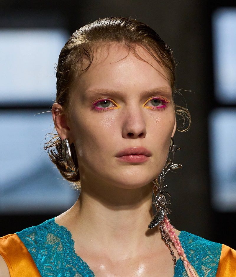 أجدد صيحات جمالية من أسبوع الموضة في باريس لربيع وصيف 2025.. مكياج العيون الأبرز