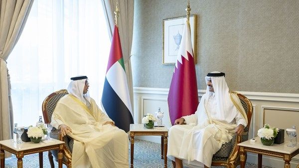 أمير قطر يستقبل منصور بن زايد