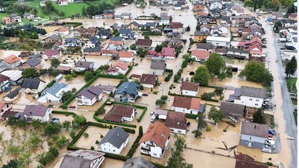 وفاة 14 شخصاً جراء الفيضانات بالبوسنة والهرسك