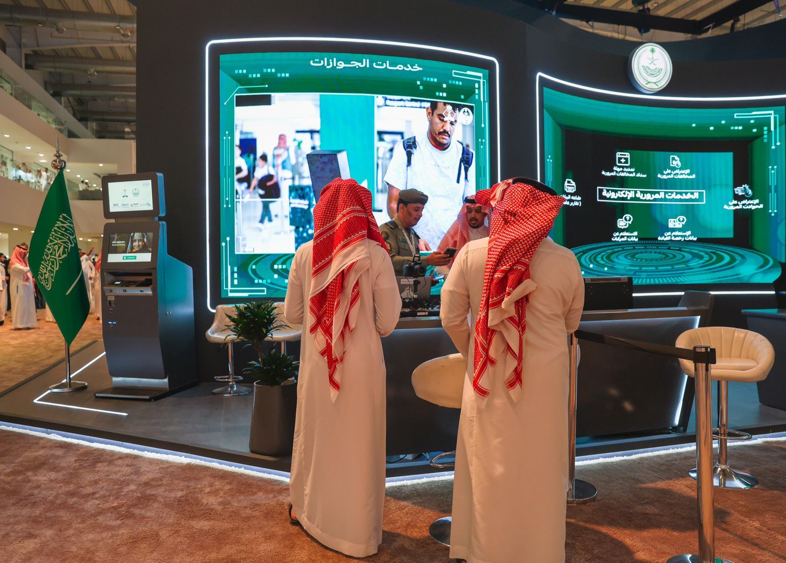 السعودية | المديرية العامة للجوازات تشارك ضمن جناح وزارة الداخلية في معرض الصقور والصيد السعودي الدولي 2024 بمَلْهَم