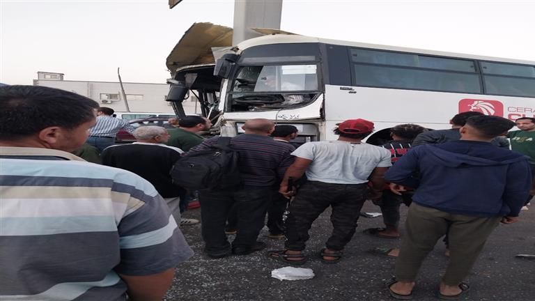 "الأتوبيس دخل في الرصيف".. 8 مصابين إثر حادث "سوبر جيت" أعلى دائري السلام