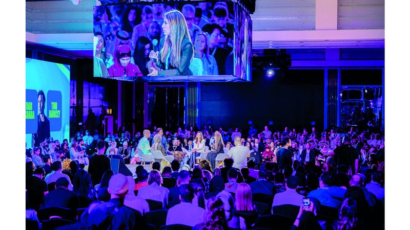 الامارات | قمة المليار متابع تطرح باقات متنوعة لتذاكر النسخة الثالثة