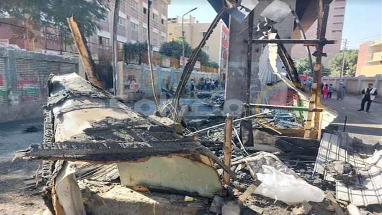 سر تصاعد الأدخنة بجوار الترسانة البحرية في الوراق