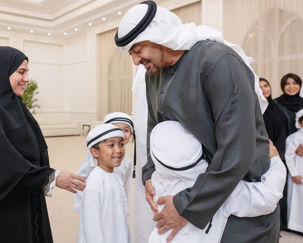 رئيس الدولة: الإمارات مجتمع الإنسانية والتكافل